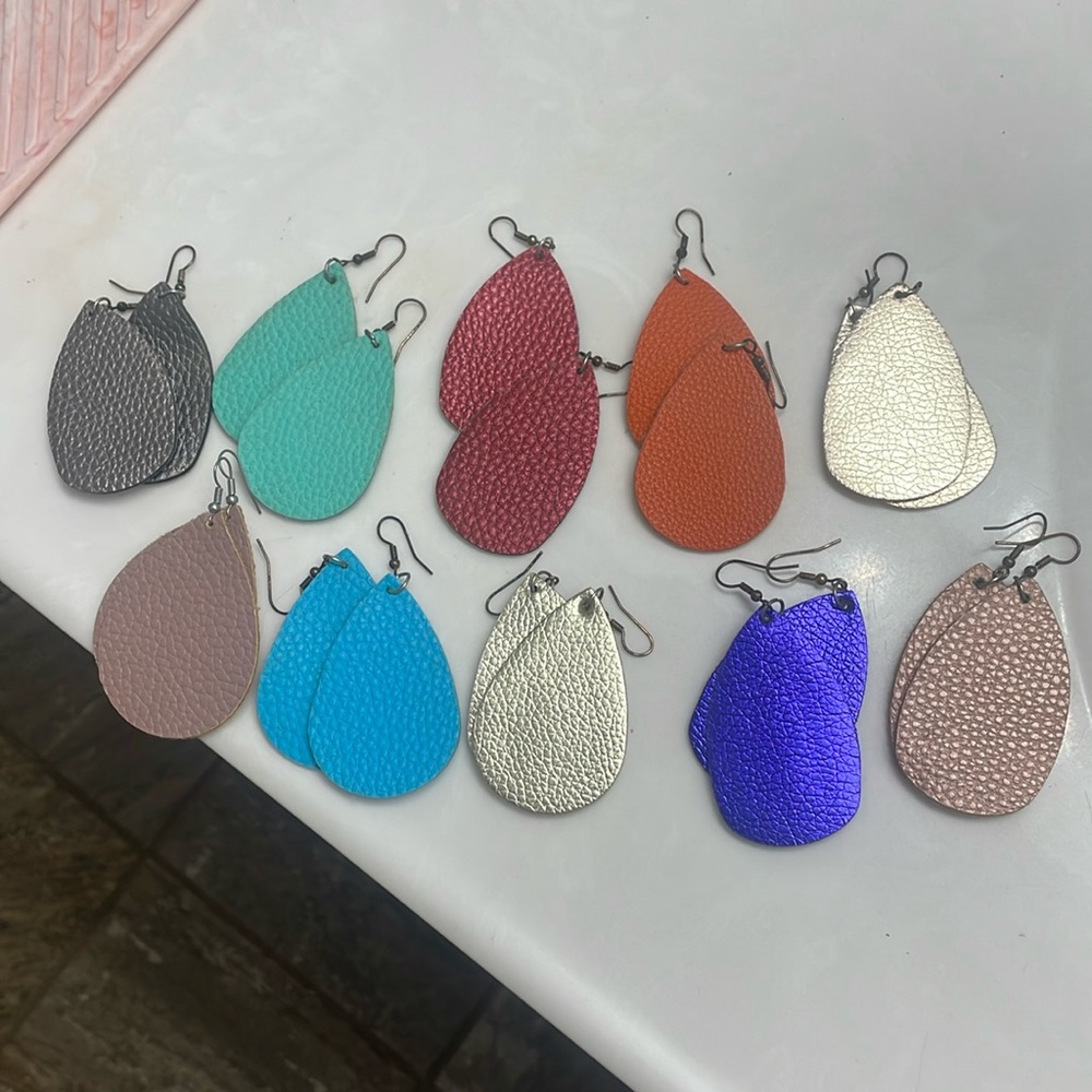10 earrings.